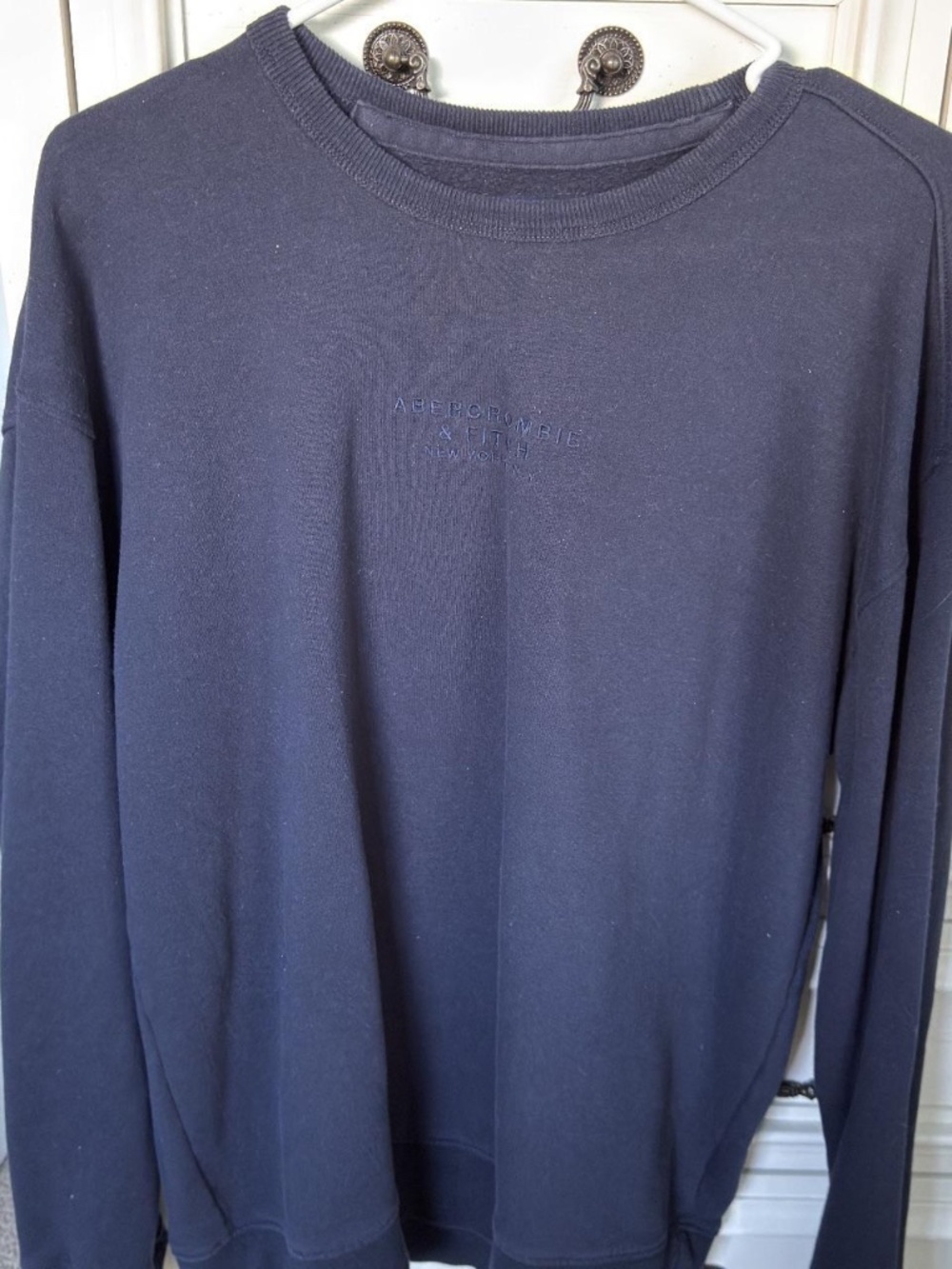 Abercrombie & Fitch Navy men’s crewneck sweatshirt